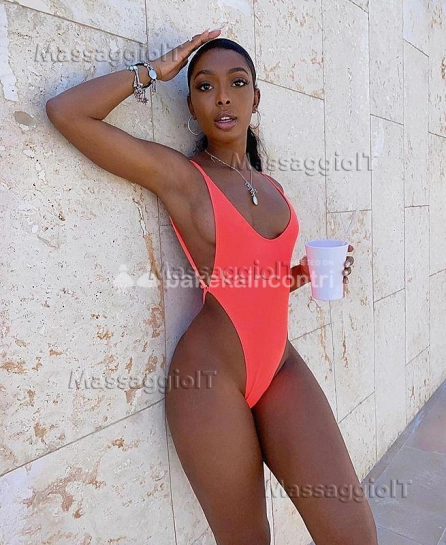 Foto 3 Giovane ragazza Massaggiatrice a Varese
