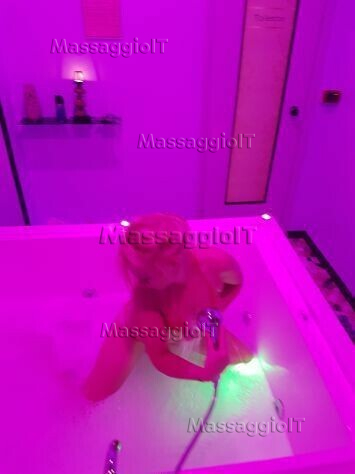 Massaggiatrice Milano Squisita Bionda...Dolce Divina per i veri intenditori...sexy massaggi sensuale