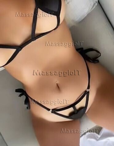 Centro massaggi Como TEL-3533848256 NUOVO APERTO .TRE.BELLA.sexy Ragazza ..per massaggi Da sogno